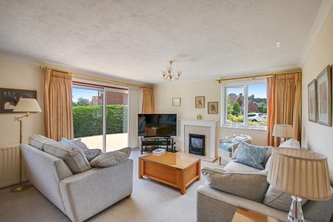 4 bedroom detached house for sale, Lynton Park Avenue, East Grinstead, RH19