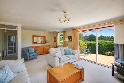 4 bedroom detached house for sale, Lynton Park Avenue, East Grinstead, RH19