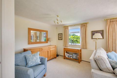 4 bedroom detached house for sale, Lynton Park Avenue, East Grinstead, RH19
