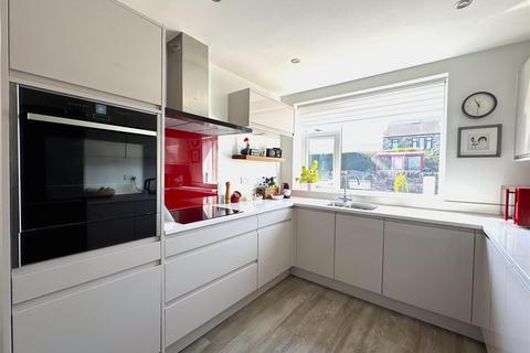 3 bedroom semi-detached bungalow for sale, Huddersfield Road, Skelmanthorpe, Huddersfield, HD8 9AS