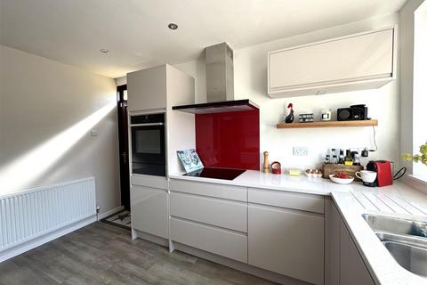 3 bedroom semi-detached bungalow for sale, Huddersfield Road, Skelmanthorpe, Huddersfield, HD8 9AS