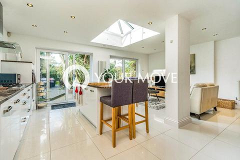 5 bedroom semi-detached house for sale, First Avenue, Kent ME7
