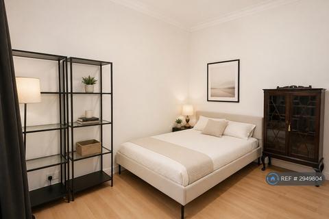 1 bedroom flat to rent, Clare Court, London, WC1H