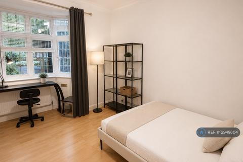 1 bedroom flat to rent, Clare Court, London, WC1H