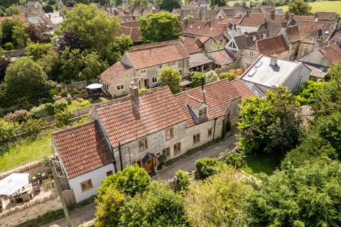 4 bedroom country house for sale, 32 High Street, Marshfield, SN14