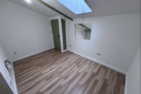 2 bedroom apartment to rent, East Street, Newton Abbot