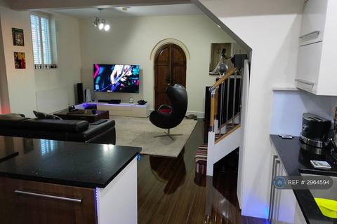 3 bedroom detached house to rent, Cemetery Road, Weston, Crewe, CW2