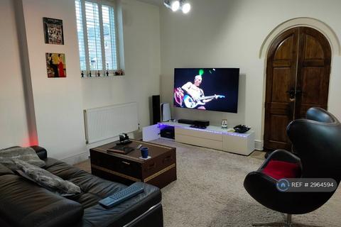 3 bedroom detached house to rent, Cemetery Road, Weston, Crewe, CW2