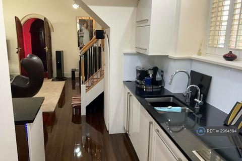 3 bedroom detached house to rent, Cemetery Road, Weston, Crewe, CW2