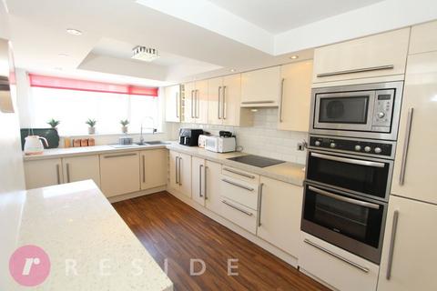 3 bedroom townhouse for sale, Blenheim Close, Heywood OL10