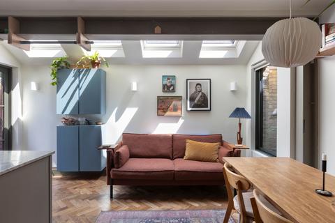 2 bedroom maisonette for sale, Huxley Road, London E10