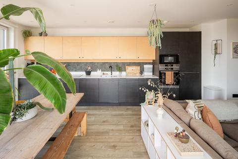 2 bedroom penthouse for sale, Beck Square, London E10