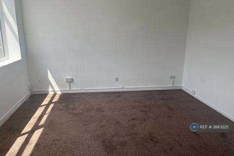 2 bedroom flat to rent, Warstones Drive, Wolverhampton, WV4