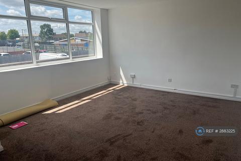 2 bedroom flat to rent, Warstones Drive, Wolverhampton, WV4