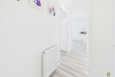 1 bedroom flat for sale, Shearwood Crescent, Crayford, Dartford, Kent, DA1