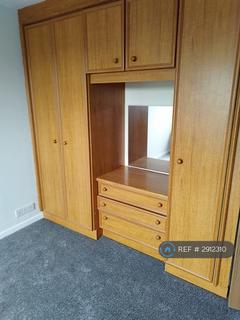 3 bedroom detached house to rent, Lodge Bank, Glossop, SK13