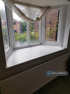 3 bedroom detached house to rent, Lodge Bank, Glossop, SK13