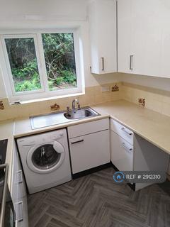 3 bedroom detached house to rent, Lodge Bank, Glossop, SK13