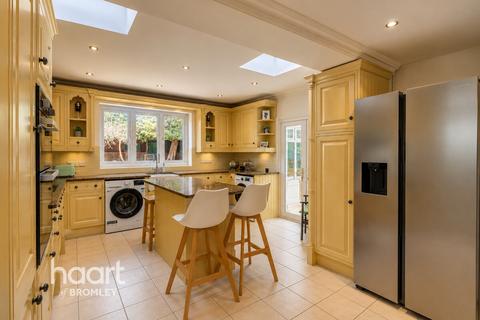 4 bedroom detached house for sale, Bromley BR1