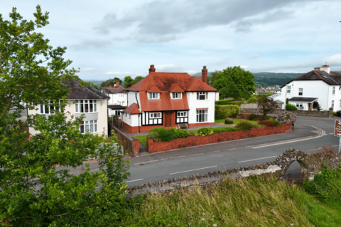 3 bedroom detached house for sale, Carmarthen Road, Llandeilo, SA19