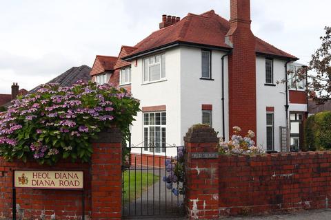 3 bedroom detached house for sale, Carmarthen Road, Llandeilo, SA19