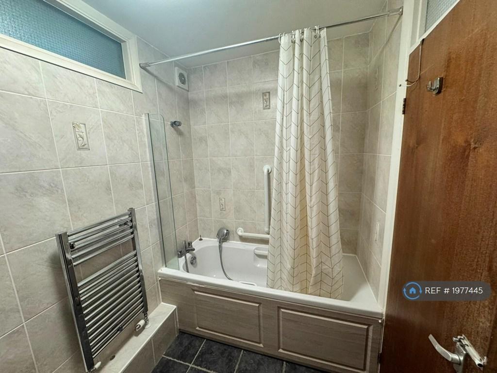 Apartment in Uxbridge - View 2