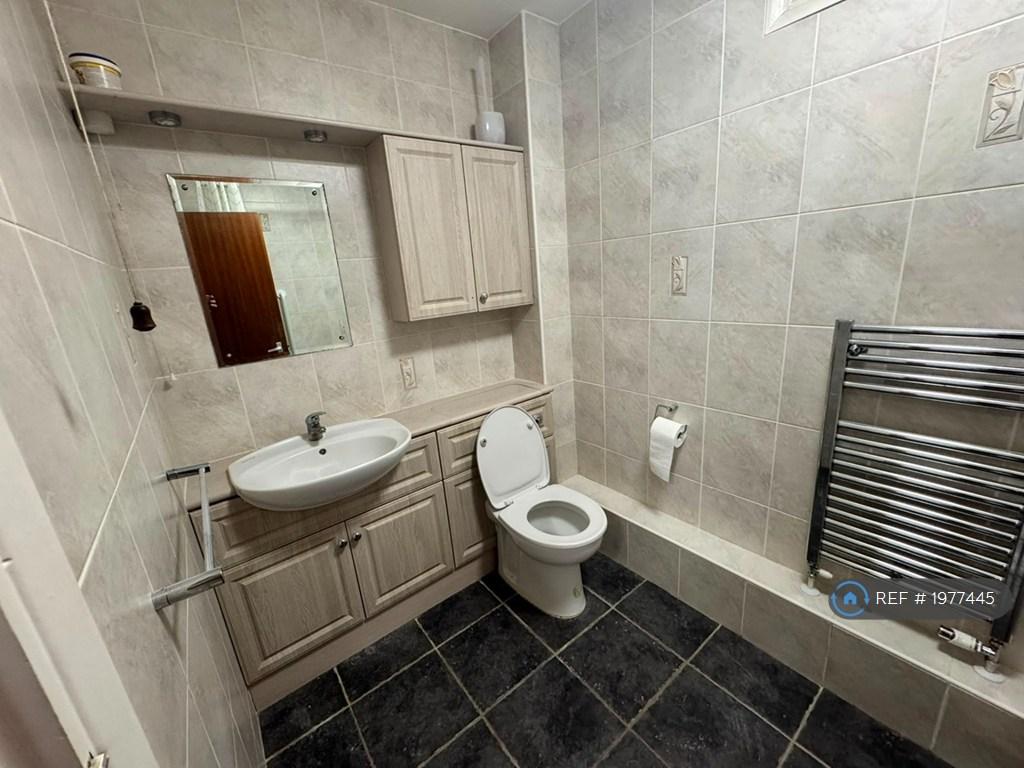 Apartment in Uxbridge - View 3
