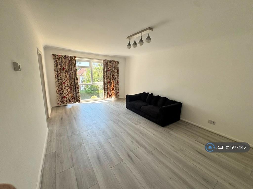 Apartment in Uxbridge - View 4