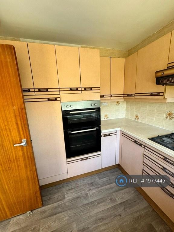 Apartment in Uxbridge - View 5