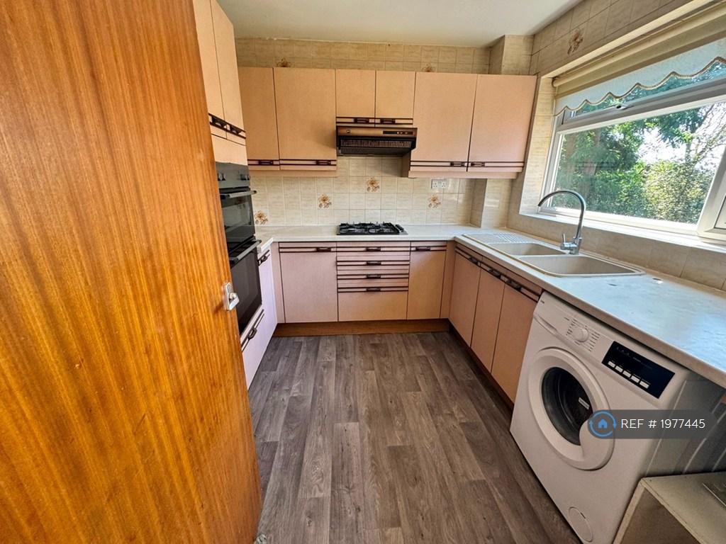 Apartment in Uxbridge - More