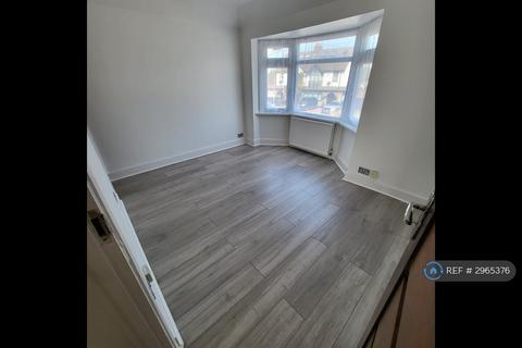 5 bedroom end of terrace house to rent, Jubilee Drive, Ruislip, HA4
