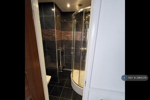 5 bedroom end of terrace house to rent, Jubilee Drive, Ruislip, HA4