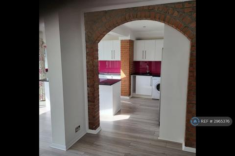 5 bedroom end of terrace house to rent, Jubilee Drive, Ruislip, HA4