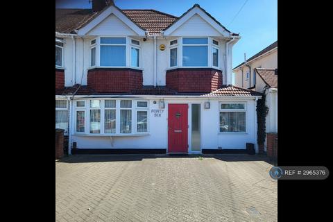 5 bedroom end of terrace house to rent, Jubilee Drive, Ruislip, HA4