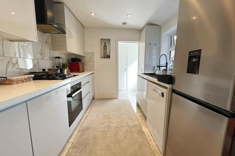 2 bedroom house to rent, Hollybush Street, London, E13