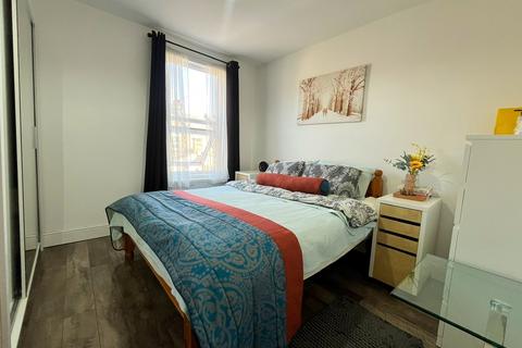 2 bedroom house to rent, Hollybush Street, London, E13