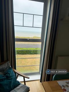2 bedroom flat to rent, Seapoint, Birchington, CT7