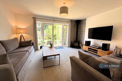 4 bedroom semi-detached house to rent, Queens Avenue, Welwyn Garden City, AL7