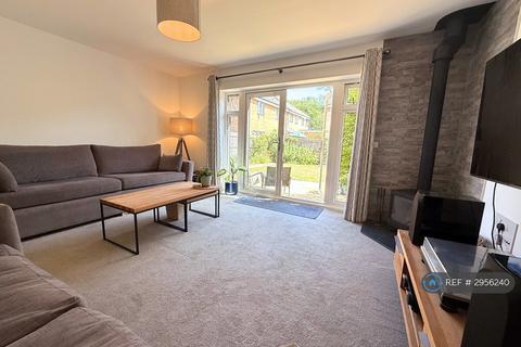 4 bedroom semi-detached house to rent, Queens Avenue, Welwyn Garden City, AL7