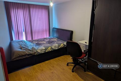 2 bedroom flat to rent, Eastern Avenue, London, IG2