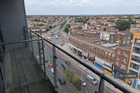2 bedroom flat to rent, Eastern Avenue, London, IG2