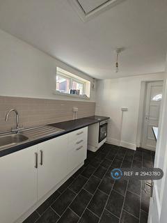 2 bedroom terraced house to rent, Kenyon St, Manchester, M18