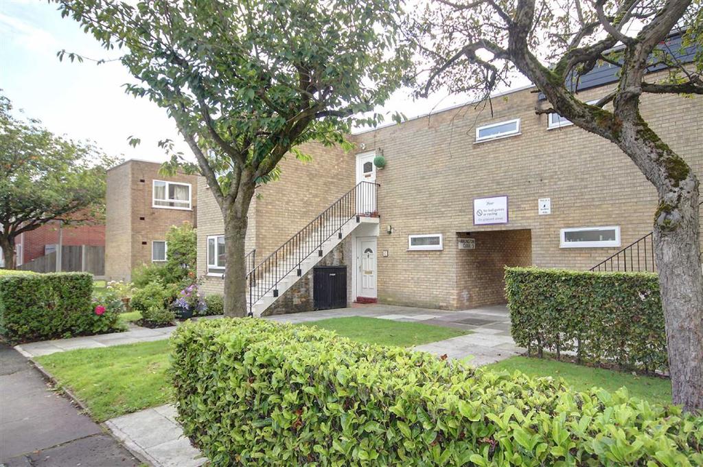 Petersfield Drive, Baguley, Manchester 2 bed apartment £99,950