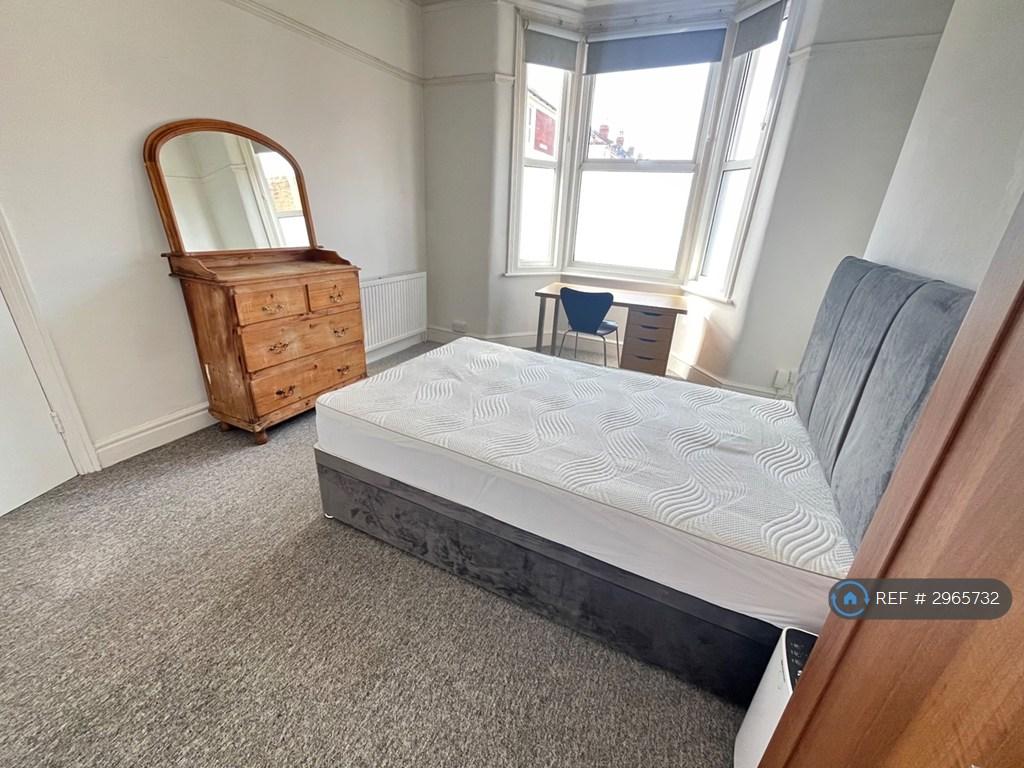 House in Bristol, Pigsty Hill, Bishopston - More