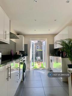 5 bedroom terraced house to rent, Frith Road, London, E11
