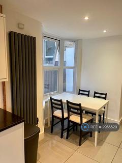 5 bedroom terraced house to rent, Frith Road, London, E11