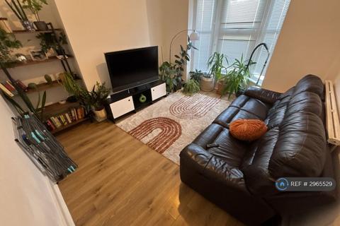 5 bedroom terraced house to rent, Frith Road, London, E11