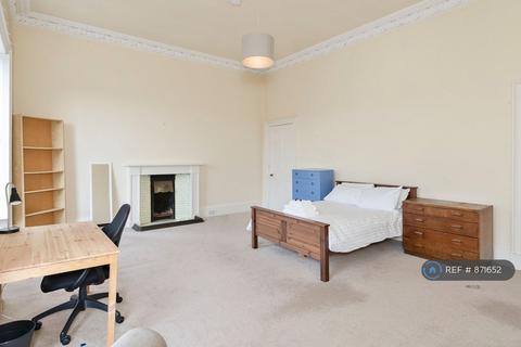 4 bedroom flat to rent, Alva St, Edinburgh, EH2