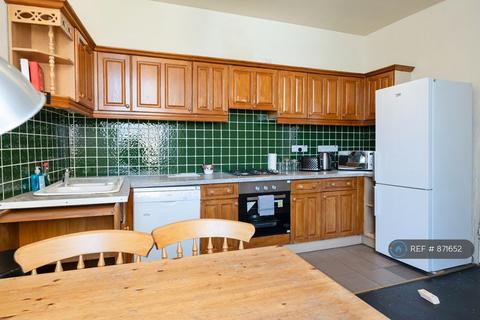 4 bedroom flat to rent, Alva St, Edinburgh, EH2
