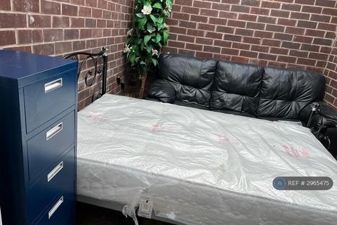 Studio to rent, Victoria Park, Manchester, M14